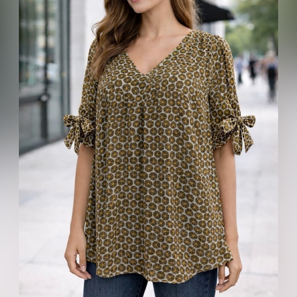 Tops - Patterned V-Neck Blouse with Bow-Tie Sleeves- X-Large